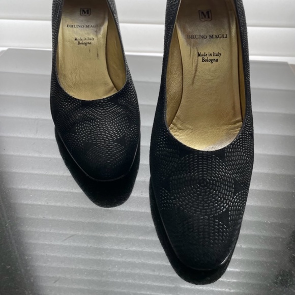 Bruno Magli Vtg Textured Black Pump Size 7.5 - Picture 13 of 13